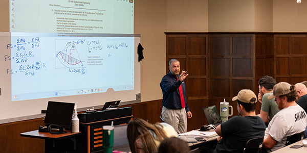 Dr. Eric Steward lectures during his Intro to Geotechnical Engineering course in Shelby Hall.